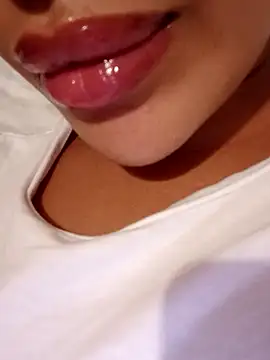 Snapshot of Sexlove1xo chatting on September 27, 2:33 pm Sexlove1xo online show from September 27, 2:33 pm