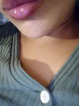 Snapshot of Sexlove1xo chatting on October 9, 1:53 pm Sexlove1xo online show from October 9, 1:53 pm