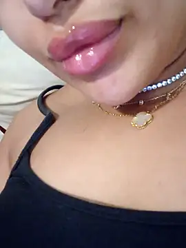 Snapshot of Sexlove1xo chatting on June 27, 4:12 pm Sexlove1xo online show from June 27, 4:12 pm