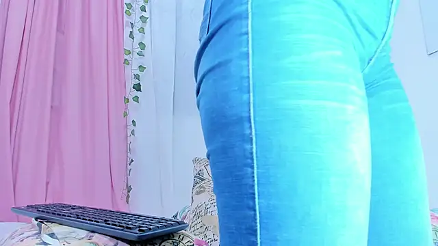 Emma lorense22 online show from March 15, 1:08 am