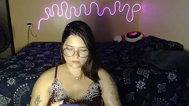 Snapshot of GoddessChaar chatting on December 4, 2:21 am GoddessChaar online show from December 4, 2:21 am