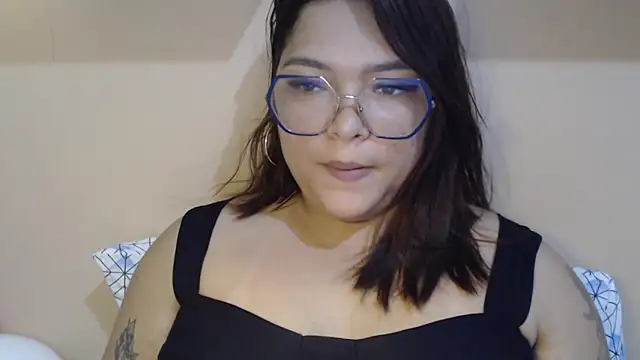 Snapshot of GoddessChaar chatting on December 15, 10:14 pm GoddessChaar online show from December 15, 10:14 pm