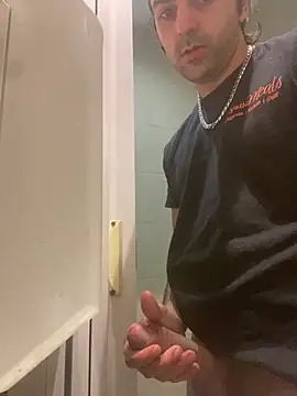 Snapshot of mikekmi21 chatting on February 22, 1:02 pm mikekmi21 online show from February 22, 1:02 pm