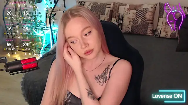 Snapshot of lissallor_ chatting on October 6, 3:31 pm lissallor  online show from October 6, 3:31 pm