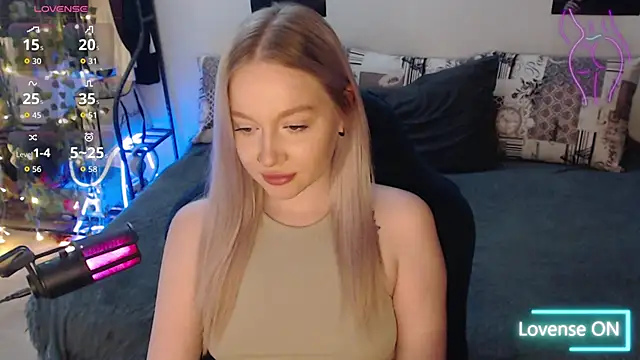 Snapshot of lissallor_ chatting on October 26, 12:49 am lissallor  online show from October 26, 12:49 am