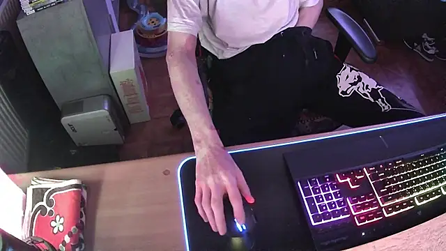 Snapshot of DerGeileLoveboy chatting on December 4, 2:43 am DerGeileLoveboy online show from December 4, 2:43 am