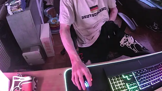 Snapshot of DerGeileLoveboy chatting on December 5, 2:31 am DerGeileLoveboy online show from December 5, 2:31 am