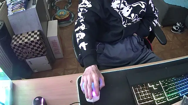 Snapshot of DerGeileLoveboy chatting on December 15, 9:13 am DerGeileLoveboy online show from December 15, 9:13 am