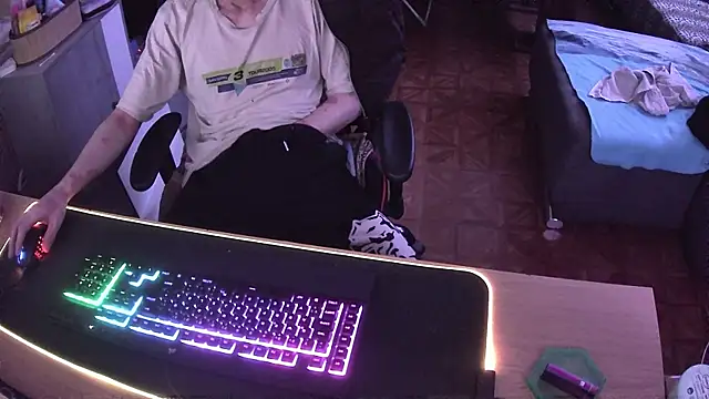 Snapshot of DerGeileLoveboy chatting on February 5, 11:31 pm DerGeileLoveboy online show from February 5, 11:31 pm