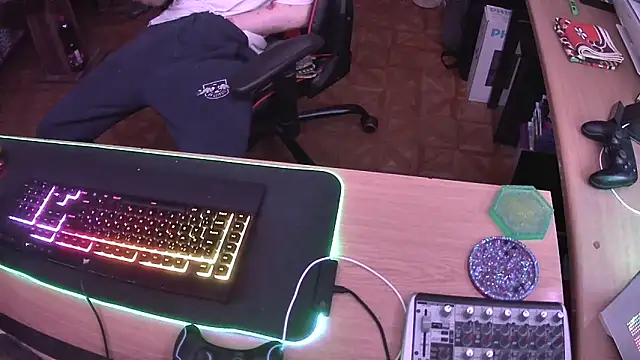 Snapshot of DerGeileLoveboy chatting on February 24, 1:58 am DerGeileLoveboy online show from February 24, 1:58 am