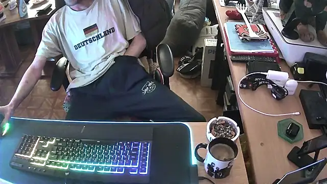 Snapshot of DerGeileLoveboy chatting on March 23, 7:01 am DerGeileLoveboy online show from March 23, 7:01 am