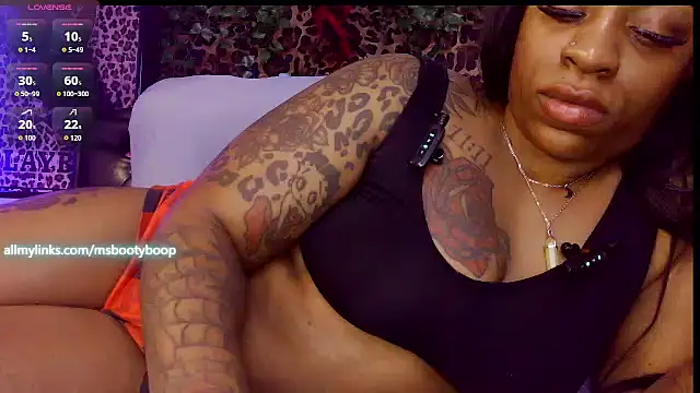Snapshot of MsBootyBoop chatting on May 10, 10:37 pm MsBootyBoop online show from May 10, 10:37 pm