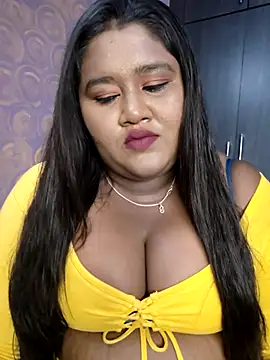 Snapshot of horny_diana chatting on June 17, 5:25 pm horny diana online show from June 17, 5:25 pm