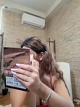 Bella Posh online show from February 22, 8:13 am