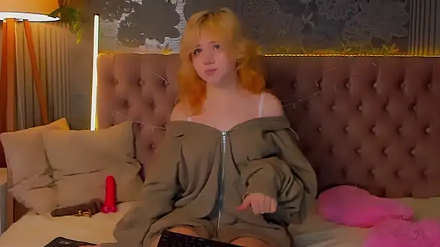 EmilyAngells online show from February 11, 7:57 am