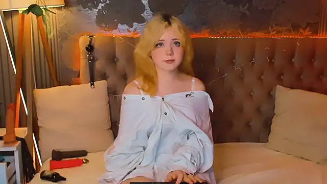 EmilyAngells online show from May 7, 5:57 am