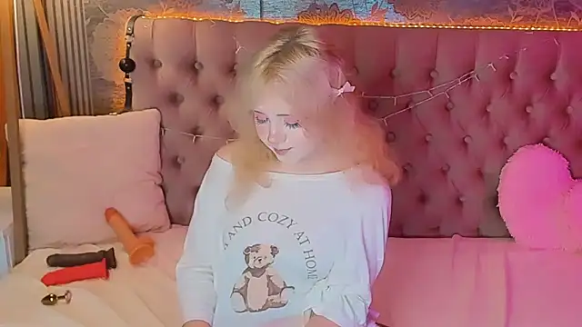 EmilyAngells online show from June 11, 6:55 am
