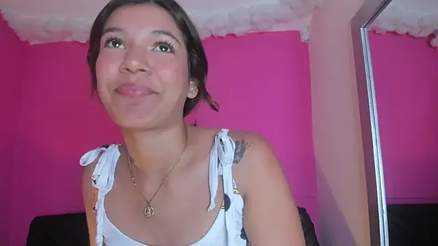 Snapshot of violett_24_ chatting on February 24, 2:15 pm violett 24 online show from February 24, 2:15 pm