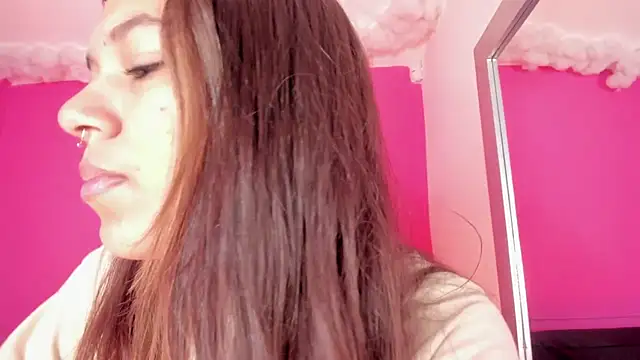 Snapshot of violett_24_ chatting on March 7, 12:34 pm violett 24 online show from March 7, 12:34 pm
