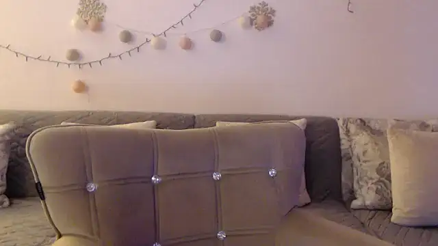 Snapshot of YourfantasyGiuly chatting on July 17, 2:13 pm YourfantasyGiuly online show from July 17, 2:13 pm