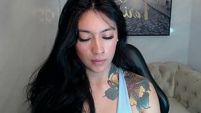 Snapshot of Isabella_Collen_v chatting on May 15, 1:29 pm Isabella Collen v online show from May 15, 1:29 pm