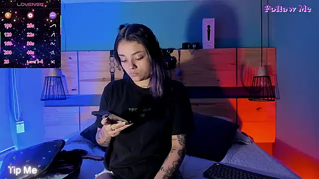 ChloeAllennn online show from December 18, 12:00 pm