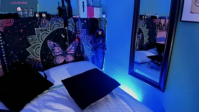 ChloeAllennn online show from April 29, 5:30 pm