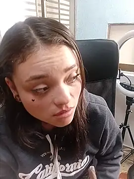 Snapshot of ChloeAllennn chatting on May 19, 2:01 pm ChloeAllennn online show from May 19, 2:01 pm