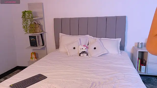 zarahCute online show from November 22, 11:59 pm