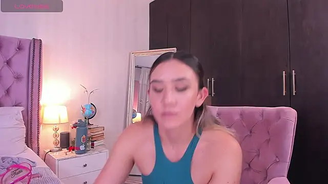 natashaleightt online show from March 21, 12:29 am