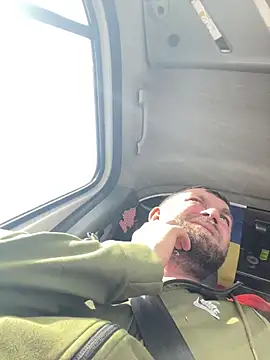 Snapshot of daniel21p chatting on March 21, 3:13 pm daniel21p online show from March 21, 3:13 pm