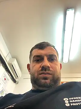 Snapshot of daniel21p chatting on November 17, 2:28 am daniel21p online show from November 17, 2:28 am