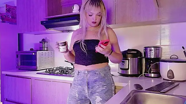 ScarletThompsonx online show from April 30, 4:19 am