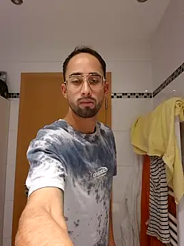 Snapshot of Fratello27 chatting on February 21, 1:11 am Fratello27 online show from February 21, 1:11 am