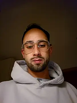 Snapshot of Fratello27 chatting on February 21, 4:51 am Fratello27 online show from February 21, 4:51 am