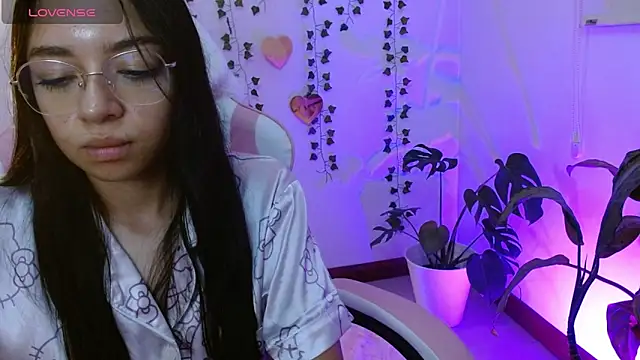 Snapshot of hellokitty__valery chatting on May 20, 1:01 am hellokitty valery online show from May 20, 1:01 am