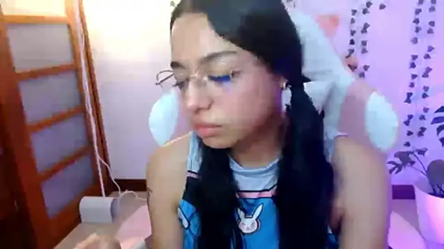 Snapshot of hellokitty__valery chatting on June 12, 1:59 am hellokitty valery online show from June 12, 1:59 am
