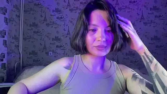 Just Scarlet  online show from October 17, 11:57 am