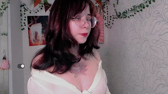 Snapshot of _miraclecattt_ chatting on October 9, 1:31 pm  miraclecattt  online show from October 9, 1:31 pm