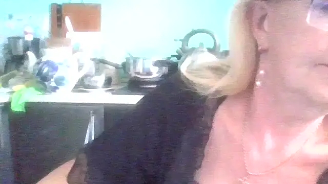 Snapshot of Heidi-Helga chatting on September 10, 6:24 am Heidi-Helga online show from September 10, 6:24 am