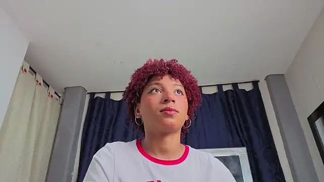 Snapshot of Effie_cooper chatting on September 21, 6:09 pm Effie cooper online show from September 21, 6:09 pm