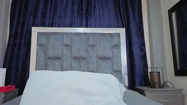 Snapshot of Effie_cooper chatting on September 22, 8:44 pm Effie cooper online show from September 22, 8:44 pm