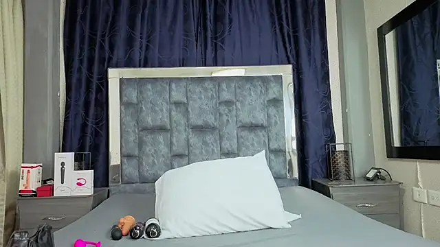 Snapshot of Effie_cooper chatting on October 3, 7:11 pm Effie cooper online show from October 3, 7:11 pm