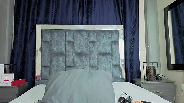 Snapshot of Effie_cooper chatting on October 15, 8:31 pm Effie cooper online show from October 15, 8:31 pm