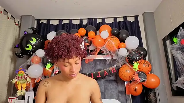 Snapshot of Effie_cooper chatting on October 18, 7:47 pm Effie cooper online show from October 18, 7:47 pm