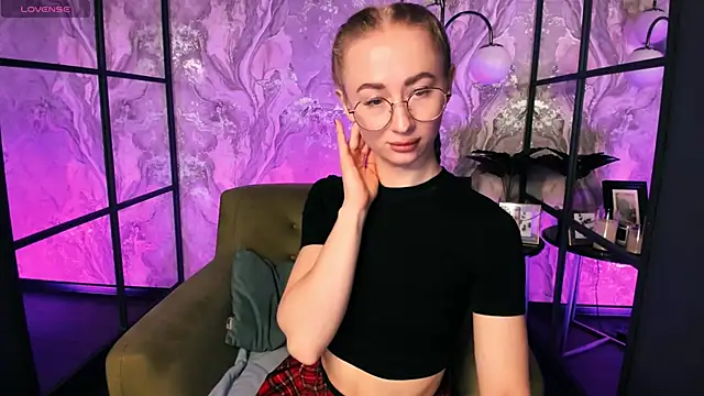 VictoriaLights online show from April 30, 6:20 am