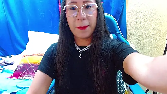 Gia leinn online show from June 12, 7:02 pm