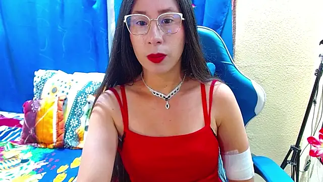 Snapshot of Gia_leinn chatting on June 21, 7:27 pm Gia leinn online show from June 21, 7:27 pm