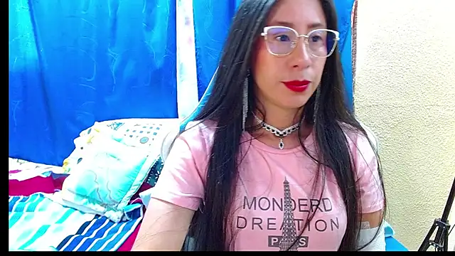 Snapshot of Gia_leinn chatting on June 22, 4:37 pm Gia leinn online show from June 22, 4:37 pm