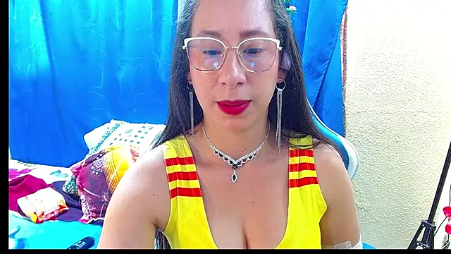 Snapshot of Gia_leinn chatting on June 23, 3:21 pm Gia leinn online show from June 23, 3:21 pm